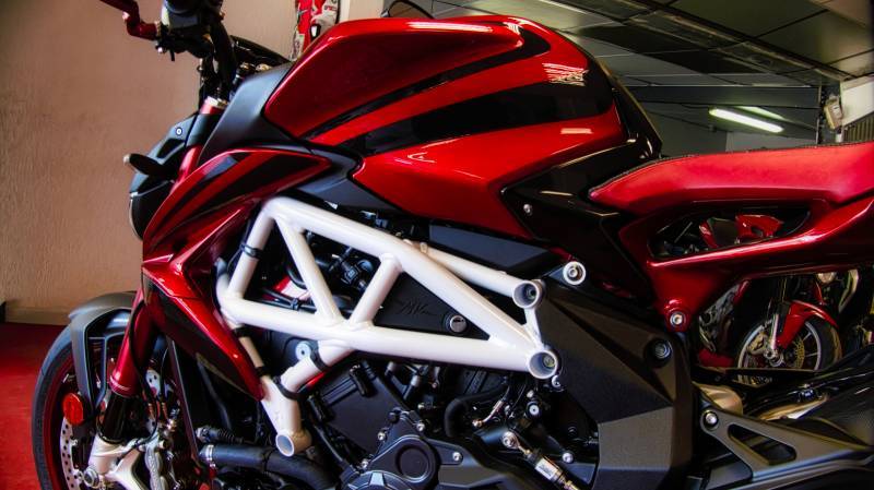 MV AGUSTA BRUTALE 800 LEWIS HAMILTON  (2)