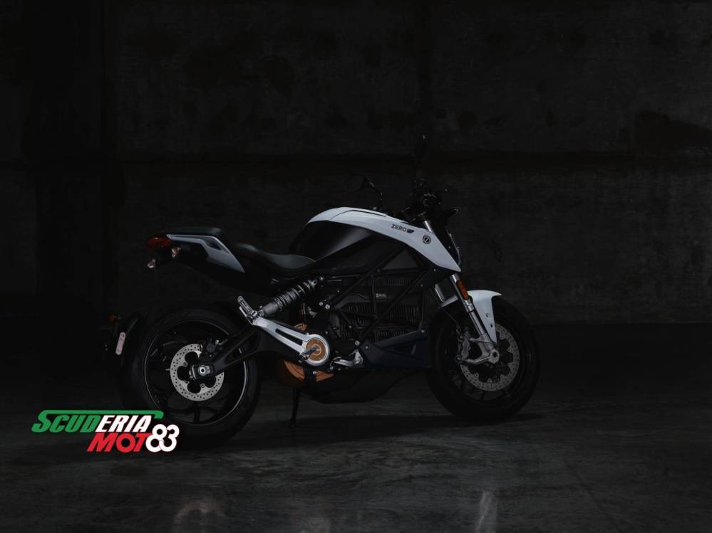 1600x900MY24SRStudio2623jpg_659d23180e970